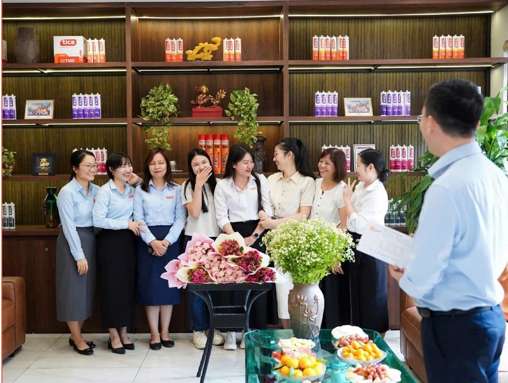 Ticaers vui vẻ đón chào ngày Phụ nữ Việt Nam 20/10 tại văn phòng