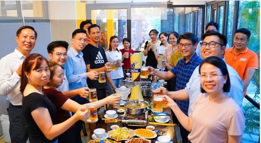Bữa cơm sum vầy giữa Tica và NPP Tiến Anh