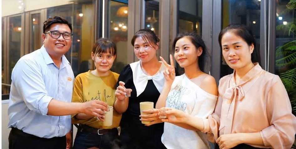 Bữa cơm sum vầy giữa Tica và NPP Tiến Anh