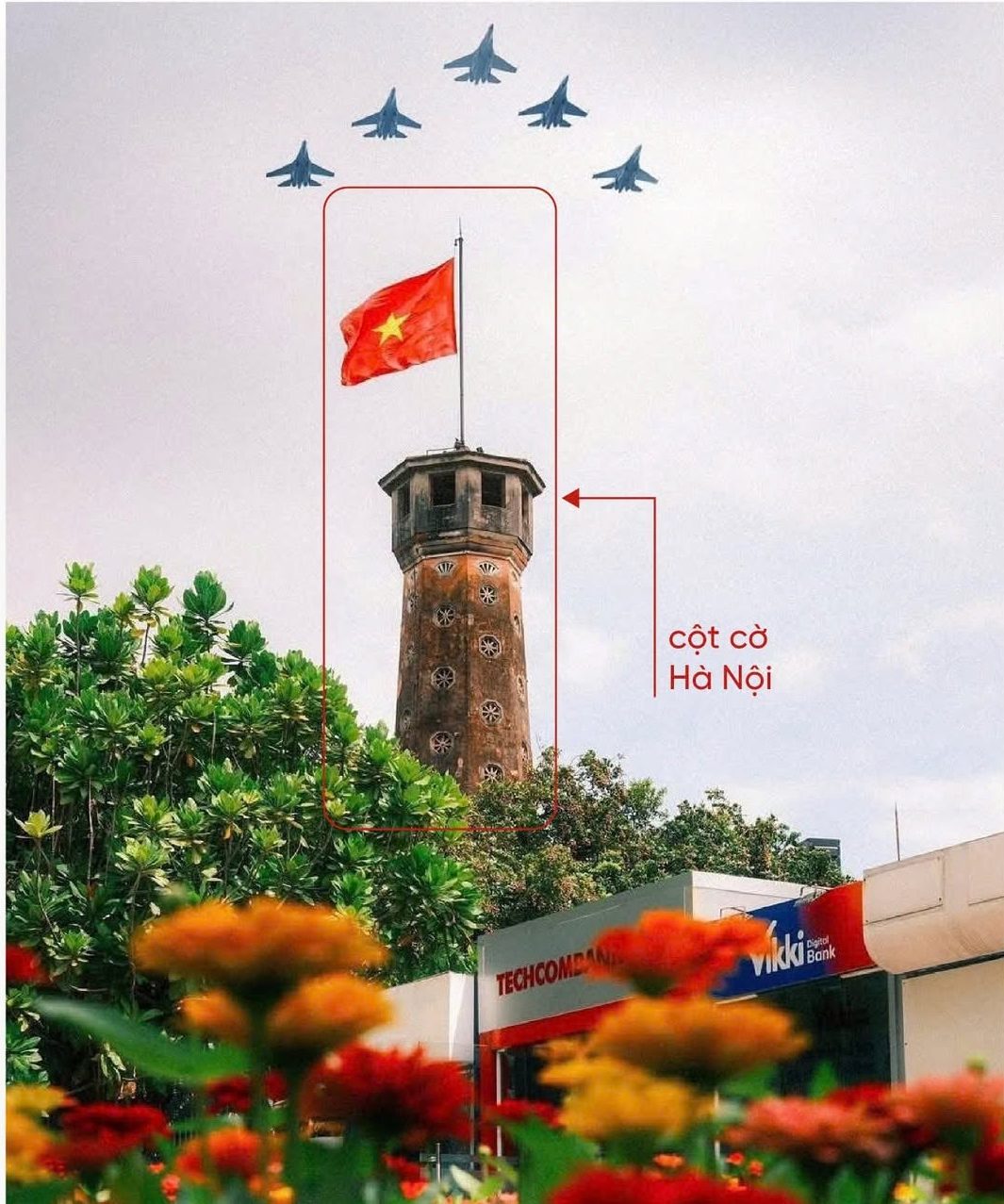 Lá cờ trong nắng thu nghiêng bóng bên cột cờ Hà Nội (28A đường Điện Biên Phủ, Ba Đình, Hà Nội)